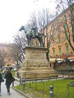 Picture - Statue of Garibaldi on a horse, Bologna
